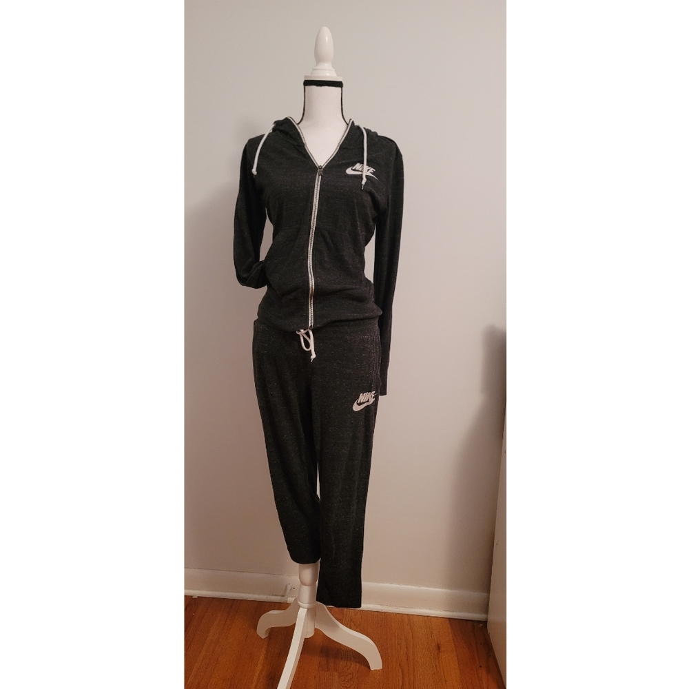 Nike crop jogger set